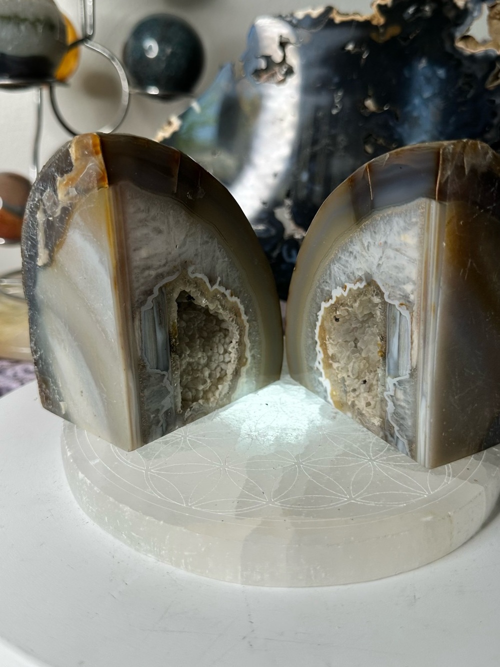 Agate book end set with mountain and lake ABE02